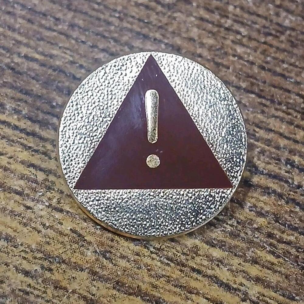 Retired Girl Scout "BROWNIE SAFETY AWARD PIN" Brown Triangle Button  NEW